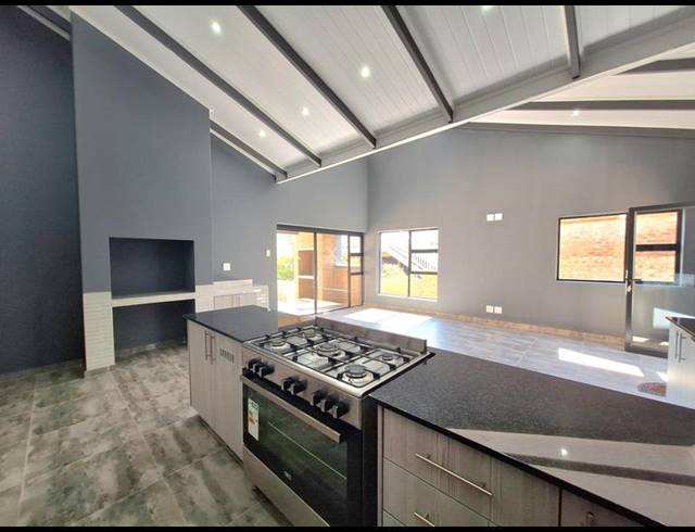 3 BEDROOM TOWNHOUSE FOR SALE IN ISLAND VIEW